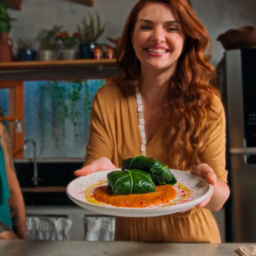 Mayana Neiva estreia como apresentadora em série sobre veganismo na TV Cultura
