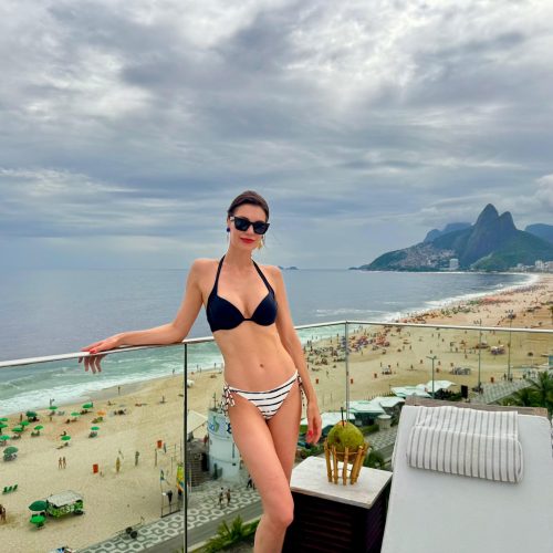 Júlia Pereira curte férias no sul e sudeste do Brasil