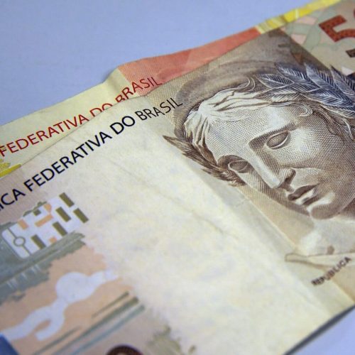 Salário mínimo sobe para R$ 1.621 a partir de janeiro de 2026