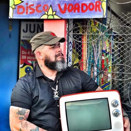 Ailton Santana celebra a identidade pernambucana através de uma arte que atravessa fronteiras