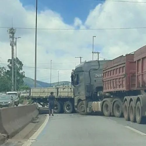 Tragédia no Anel Rodoviário de BH: carretas bloqueiam a via após colisão