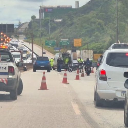Motociclista sofre ferimentos em acidente com veículo na BR-040, perto do Anel Rodoviário de Belo Horizonte