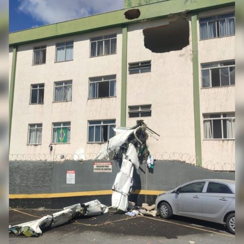 Avião com cinco ocupantes cai em Belo Horizonte e colide com edifício; duas vítimas fatais registradas