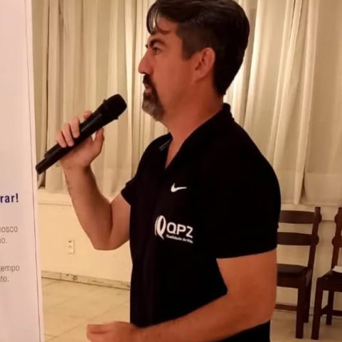Novo volume da obra “Não Seja Vazio” é lançado por educador